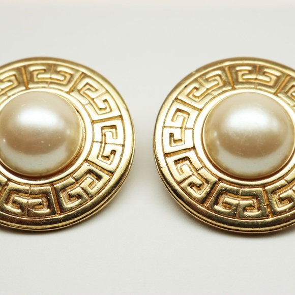 GIVENCHY VINTAGE 1980s Logo Pearl Earrings - Picture 12 of 16
